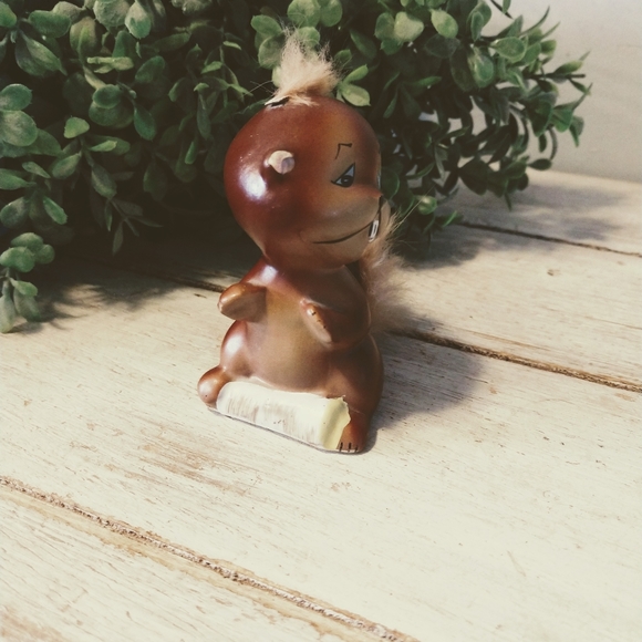 Enesco Vtg Hairy Furry Chipmunk Judgemental Beaver Figurine Kitschy Home Decor - Picture 6 of 6